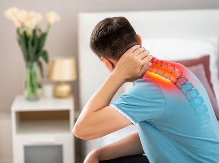 Cervicalgia por estrés y malas posturas.